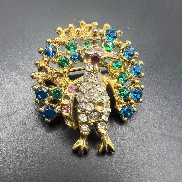 Vintage Cubic Zirconia Multicolored Peacock Brooch Gold Tone Holiday Jewelry - Picture 2 of 7